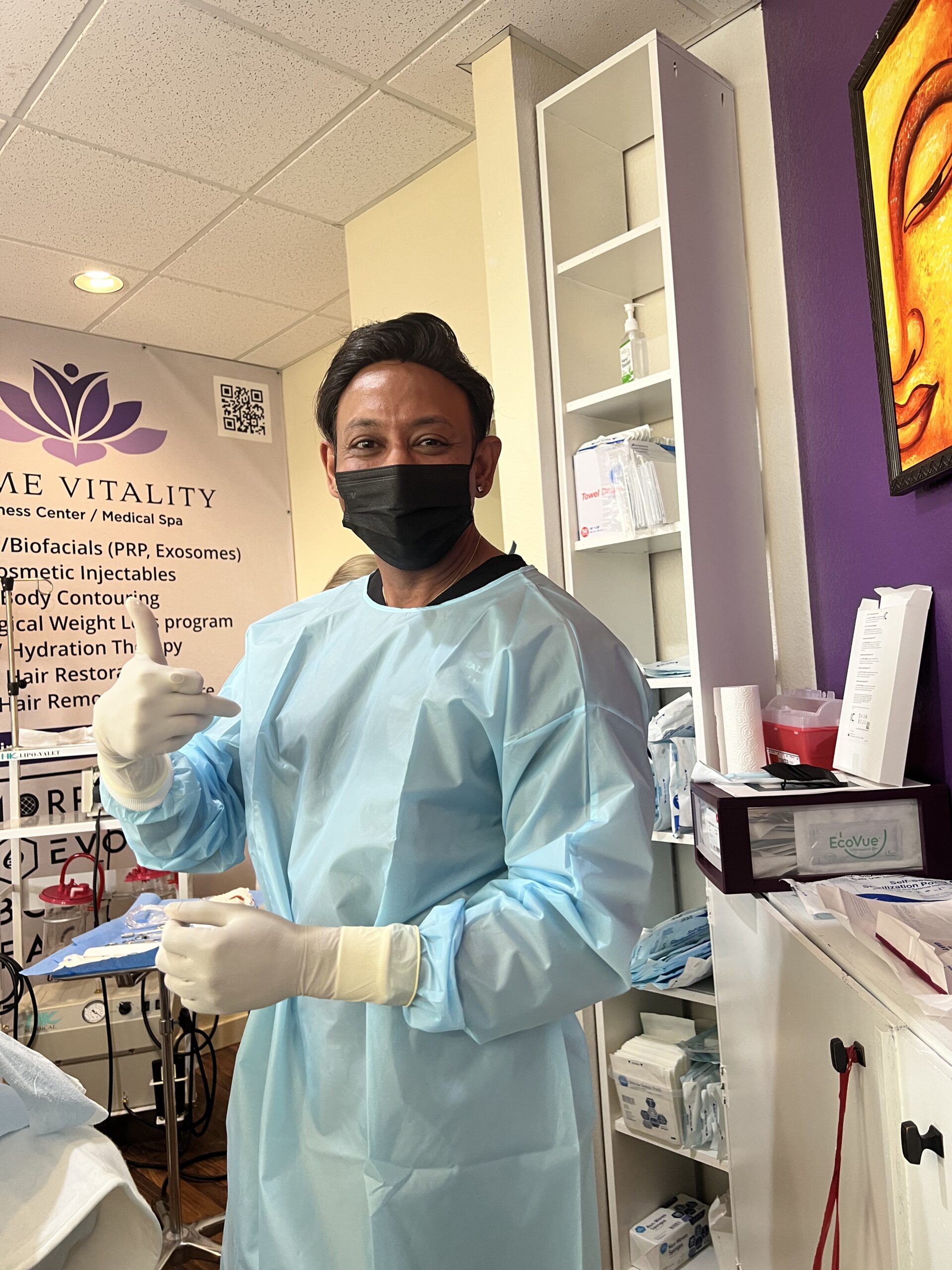 Dr. Shiv Goel performing a procedure at Prime Vitality Care
